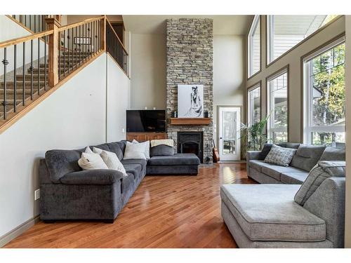 29 Parkland Crescent, Parkland Beach, AB - Indoor Photo Showing Living Room With Fireplace