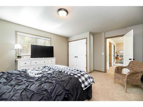 29 Parkland Crescent, Parkland Beach, AB - Indoor Photo Showing Bedroom