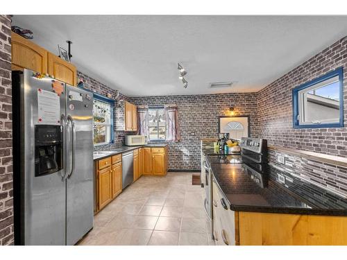 5918 52 Avenue, Red Deer, AB - Indoor Photo Showing Kitchen