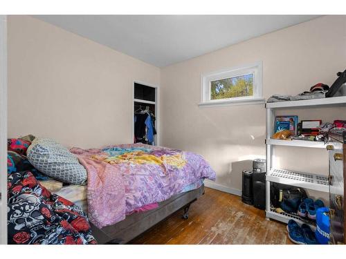 5918 52 Avenue, Red Deer, AB - Indoor Photo Showing Bedroom