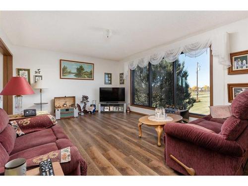 19027 Township Road 452, Rural Camrose County, AB - Indoor Photo Showing Living Room