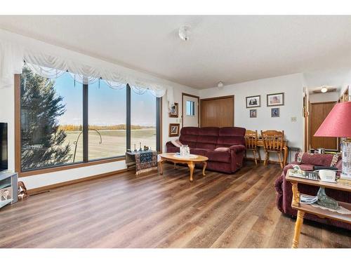 19027 Township Road 452, Rural Camrose County, AB - Indoor Photo Showing Living Room