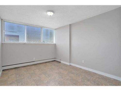 109-4820 47 Avenue, Red Deer, AB - Indoor Photo Showing Other Room