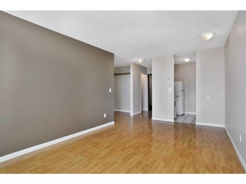 109-4820 47 Avenue, Red Deer, AB - Indoor Photo Showing Other Room