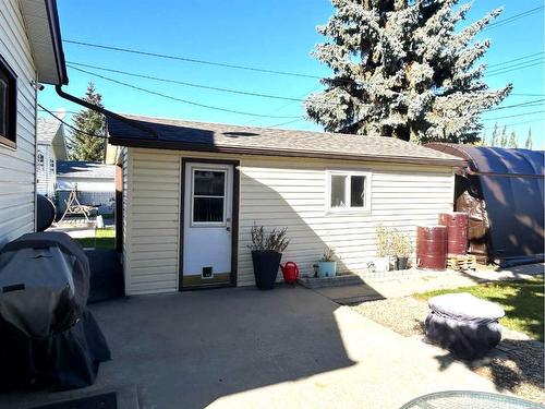 5005 46 Avenue, Forestburg, AB - Outdoor With Exterior