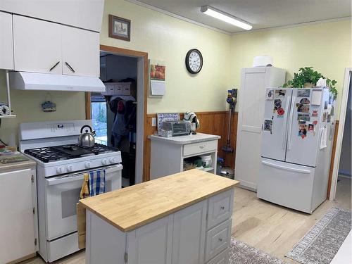 5005 46 Avenue, Forestburg, AB - Indoor Photo Showing Laundry Room