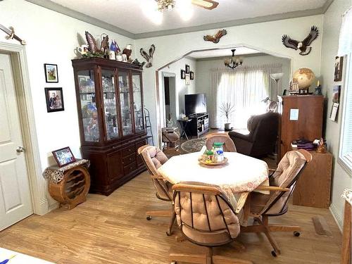 5005 46 Avenue, Forestburg, AB - Indoor Photo Showing Dining Room