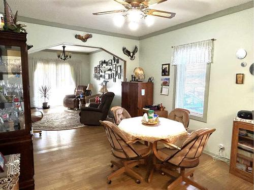 5005 46 Avenue, Forestburg, AB - Indoor Photo Showing Dining Room