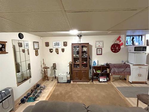 5005 46 Avenue, Forestburg, AB - Indoor