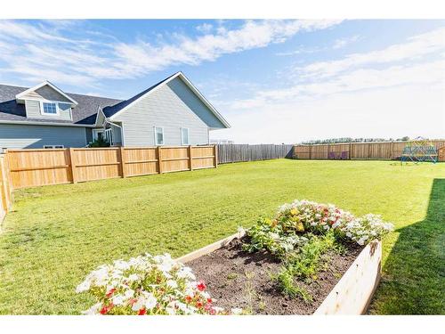 6923 Meadowview Close, Stettler, AB - Outdoor