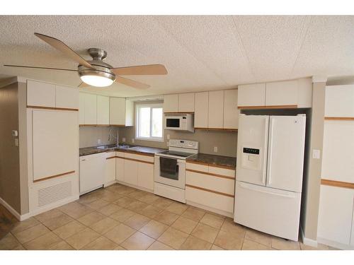 474025 Rr255, Rural Wetaskiwin No. 10, County Of, AB - Indoor Photo Showing Kitchen With Double Sink