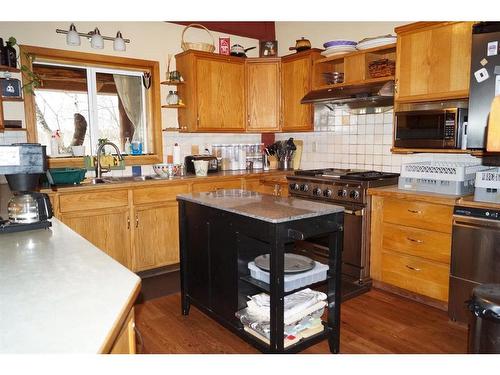 53021A Township Rd 37-2, Rural Clearwater County, AB - Indoor Photo Showing Kitchen With Double Sink