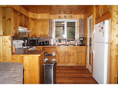 53021A Township Rd 37-2, Rural Clearwater County, AB - Indoor Photo Showing Kitchen With Double Sink