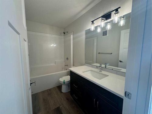 4745 Aspen Lakes Boulevard, Blackfalds, AB - Indoor Photo Showing Bathroom