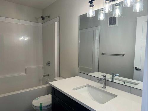 4745 Aspen Lakes Boulevard, Blackfalds, AB - Indoor Photo Showing Bathroom