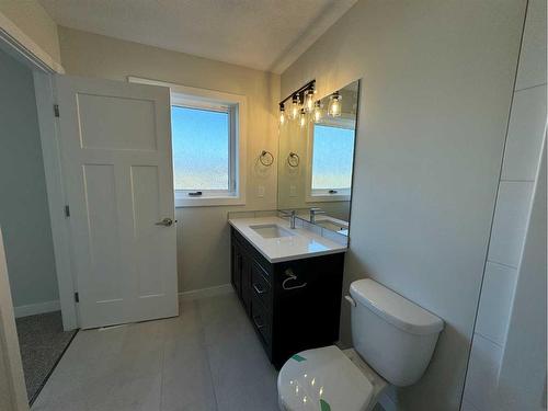 4745 Aspen Lakes Boulevard, Blackfalds, AB - Indoor Photo Showing Bathroom