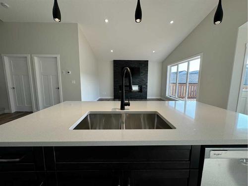 4745 Aspen Lakes Boulevard, Blackfalds, AB - Indoor Photo Showing Kitchen