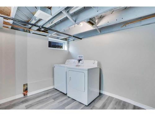 5107 54 Avenue, Ponoka, AB - Indoor Photo Showing Laundry Room