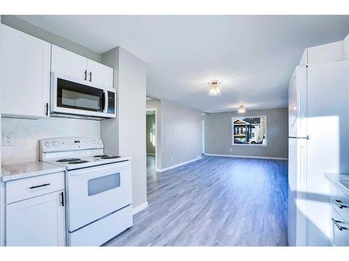 5107 54 Avenue, Ponoka, AB - Indoor Photo Showing Kitchen