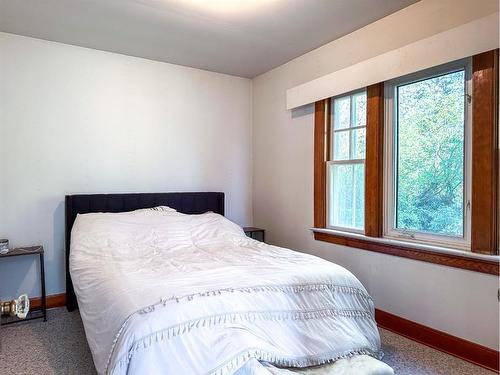 38172 Highway 766, Rural Red Deer County, AB - Indoor Photo Showing Bedroom