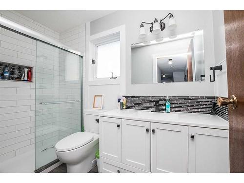 34 66 Street Close, Red Deer, AB - Indoor Photo Showing Bathroom