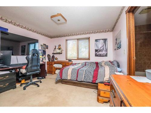 34 66 Street Close, Red Deer, AB - Indoor Photo Showing Bedroom