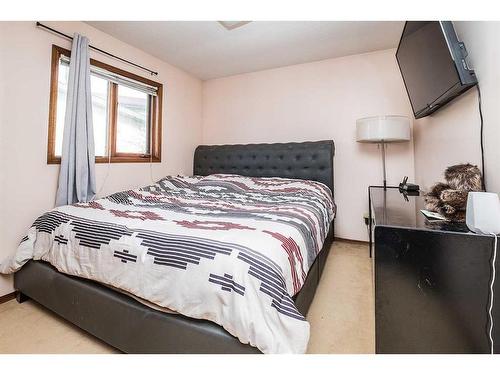 34 66 Street Close, Red Deer, AB - Indoor Photo Showing Bedroom