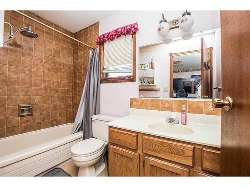 34 66 Street Close, Red Deer, AB - Indoor Photo Showing Bathroom