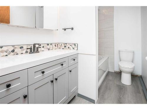 34 66 Street Close, Red Deer, AB - Indoor Photo Showing Bathroom