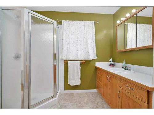 5834 65 Avenue, Rocky Mountain House, AB - Indoor Photo Showing Bathroom