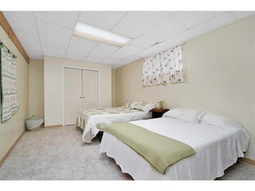 5834 65 Avenue, Rocky Mountain House, AB - Indoor Photo Showing Bedroom