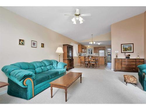 5834 65 Avenue, Rocky Mountain House, AB - Indoor Photo Showing Living Room