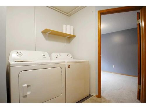 4412 47 Avenue, Sylvan Lake, AB - Indoor Photo Showing Laundry Room