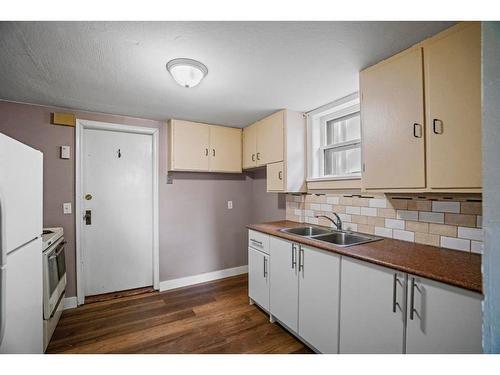 5406 49 Avenue, Camrose, AB - Indoor Photo Showing Kitchen With Double Sink