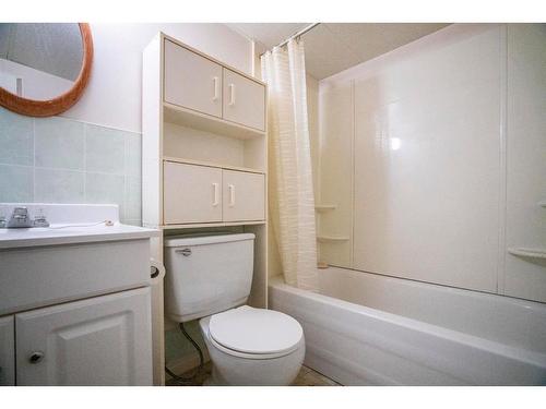 5406 49 Avenue, Camrose, AB - Indoor Photo Showing Bathroom