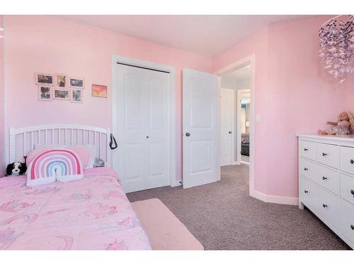 113 Larsen Crescent, Red Deer, AB - Indoor Photo Showing Bedroom