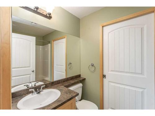 723-31 Jamieson Avenue, Red Deer, AB - Indoor Photo Showing Bathroom