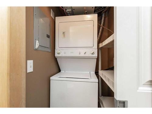 723-31 Jamieson Avenue, Red Deer, AB - Indoor Photo Showing Laundry Room