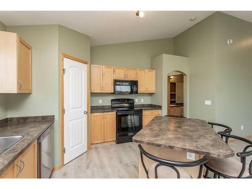 723-31 Jamieson Avenue, Red Deer, AB - Indoor Photo Showing Kitchen