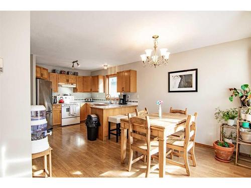 152 Kemp Avenue, Red Deer, AB - Indoor Photo Showing Dining Room