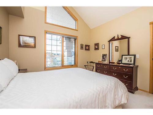 416-4805 45 Street, Red Deer, AB - Indoor Photo Showing Bedroom