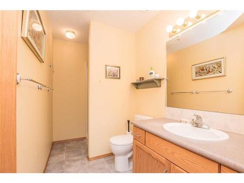 416-4805 45 Street, Red Deer, AB - Indoor Photo Showing Bathroom