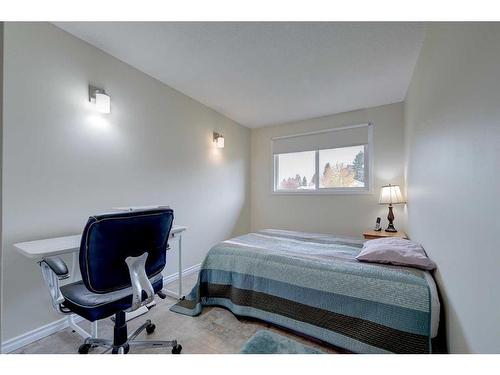 47 Oberlin Avenue, Red Deer, AB - Indoor Photo Showing Bedroom