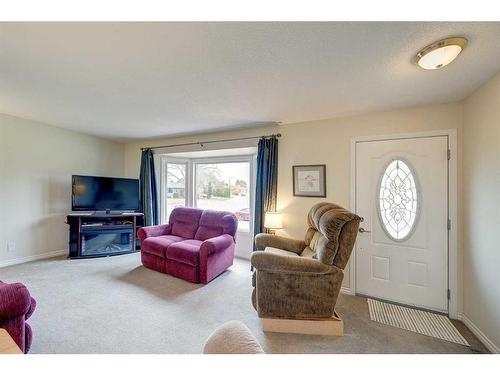 47 Oberlin Avenue, Red Deer, AB - Indoor Photo Showing Living Room