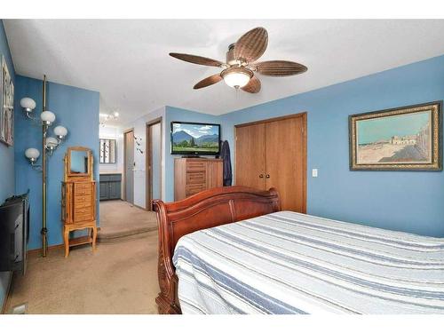 5420 58A Street Crescent, Lacombe, AB - Indoor Photo Showing Bedroom