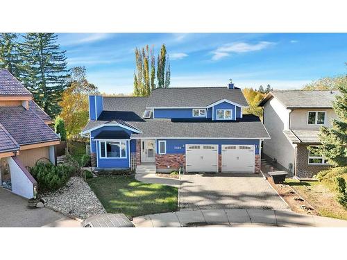 5420 58A Street Crescent, Lacombe, AB - Outdoor With Facade