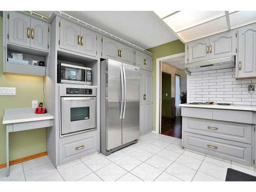 5420 58A Street Crescent, Lacombe, AB - Indoor Photo Showing Kitchen