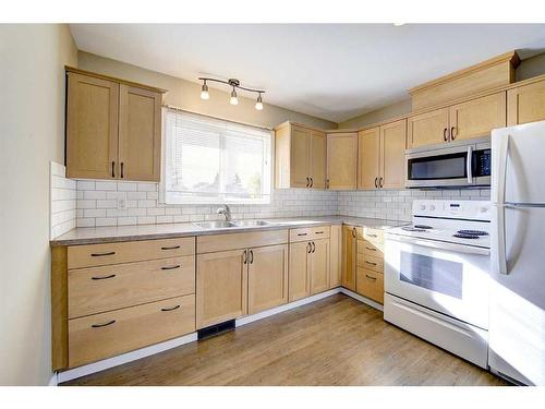 5516 35 Street, Red Deer, AB - Indoor Photo Showing Kitchen