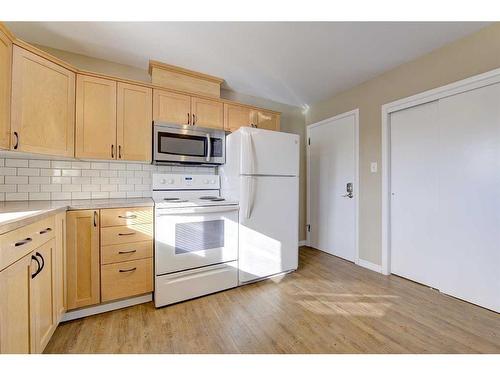 5516 35 Street, Red Deer, AB - Indoor Photo Showing Kitchen