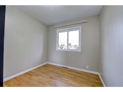 5516 35 Street, Red Deer, AB - Indoor Photo Showing Other Room